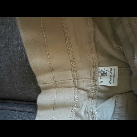 Terra & Sky khaki shorts size 1x. Fairly new - Picture 1 of 2